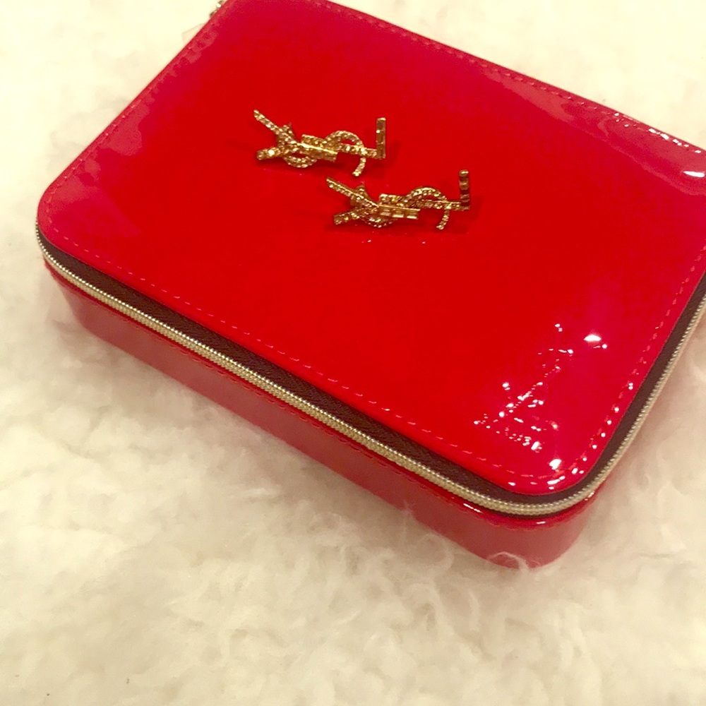 Saint Laurent earring and makeup box 💃🏼 💄